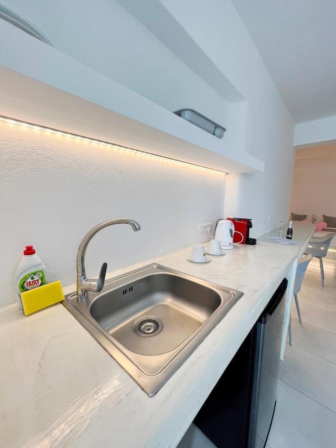 White Lily Suites & Lofts - Adults Only 16 Plus Perivolos  Exteriér fotografie